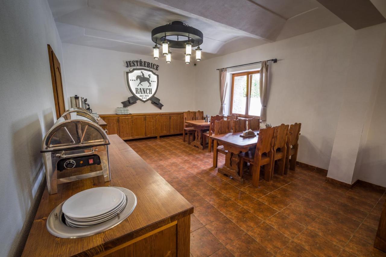 Отель Ranch Jestrebice Hermanicky Экстерьер фото