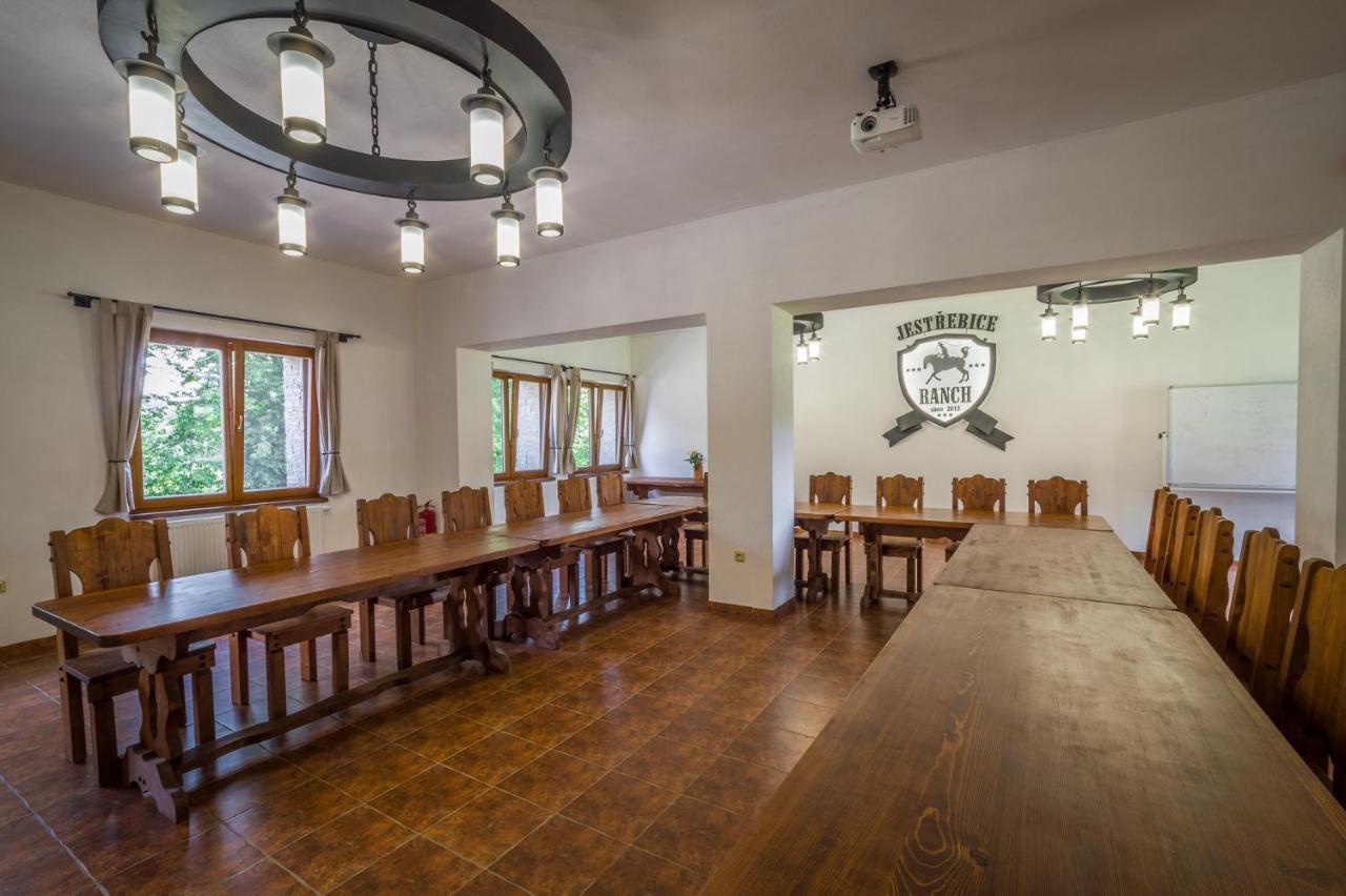 Отель Ranch Jestrebice Hermanicky Экстерьер фото